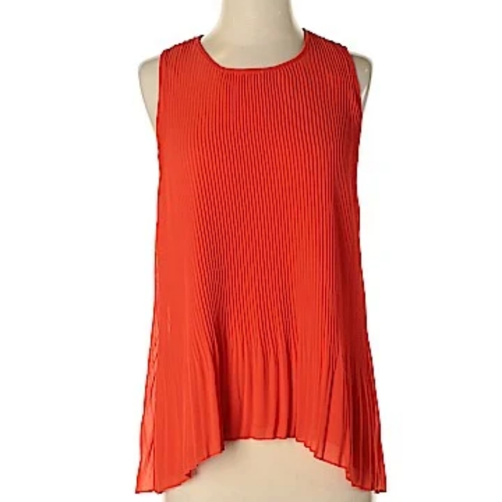 Crew Neck Keyhole Back Pleated Sleeveless Shirt